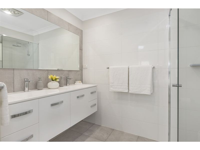 20 Peebles Pl, Chapel Hill QLD 4069