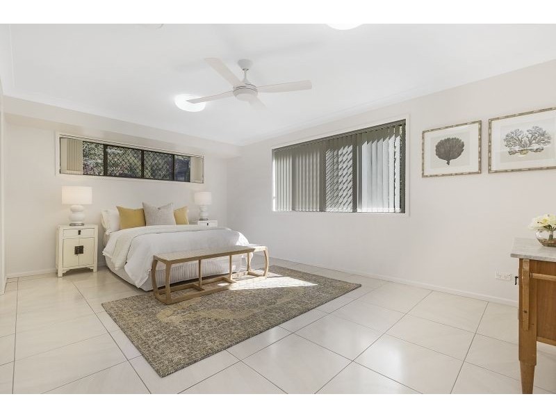 20 Peebles Pl, Chapel Hill QLD 4069