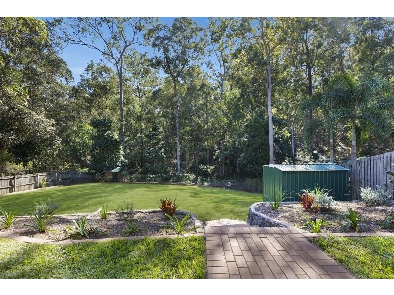 20 Peebles Pl, Chapel Hill QLD 4069