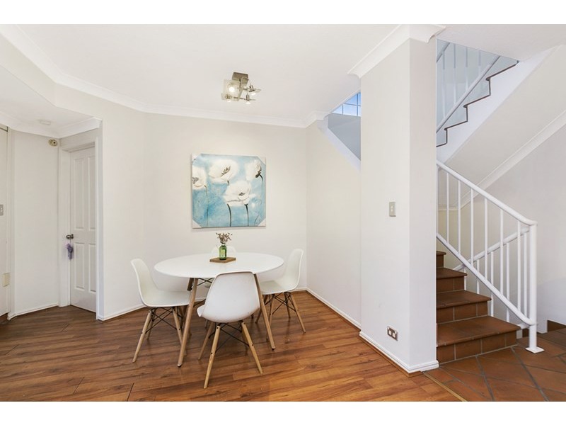 1/64 Armadale Street, St Lucia QLD 4067