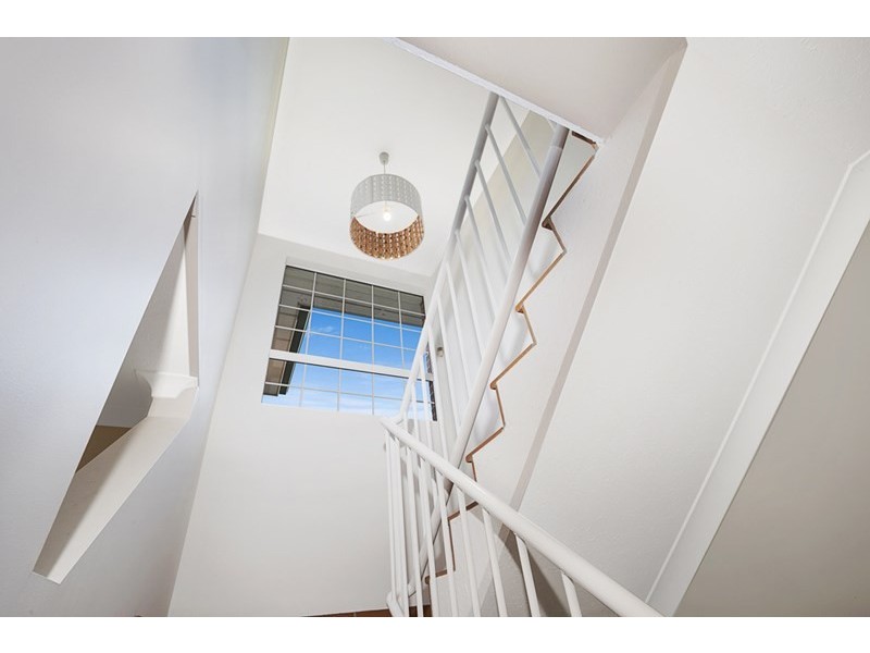 1/64 Armadale Street, St Lucia QLD 4067