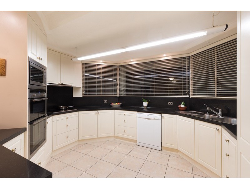 2/32 Tipuana Place, Bardon QLD 4065