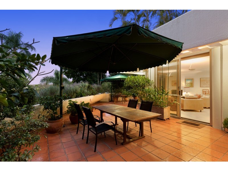 2/32 Tipuana Place, Bardon QLD 4065