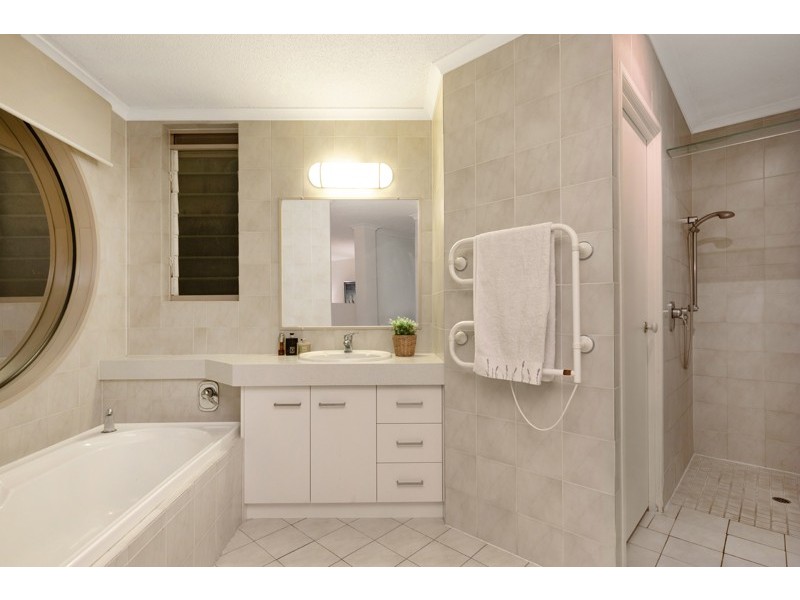 2/32 Tipuana Place, Bardon QLD 4065