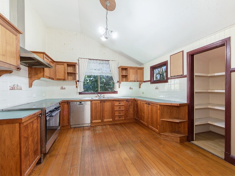 80 Blackstone Road, Silkstone QLD 4304