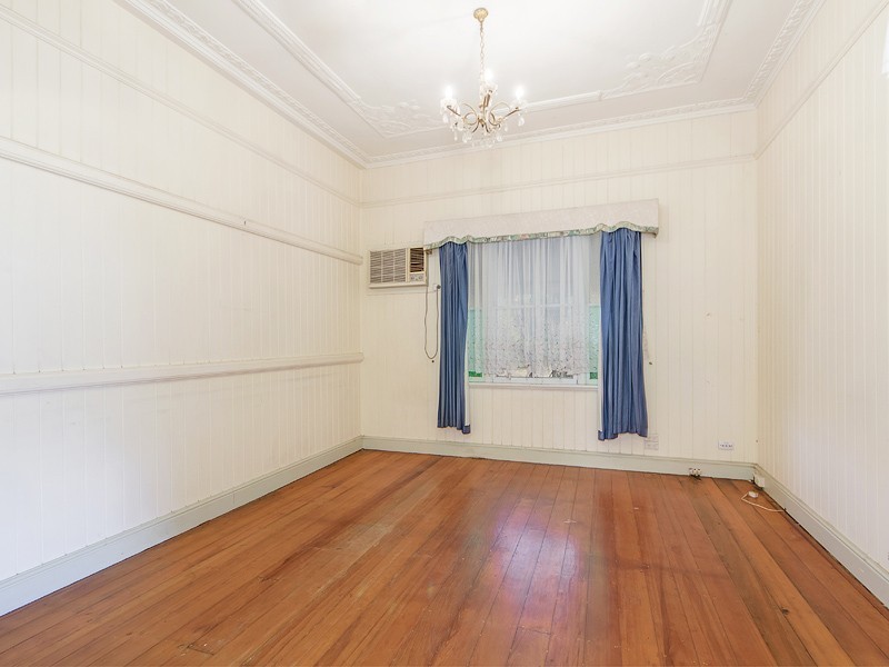 80 Blackstone Road, Silkstone QLD 4304