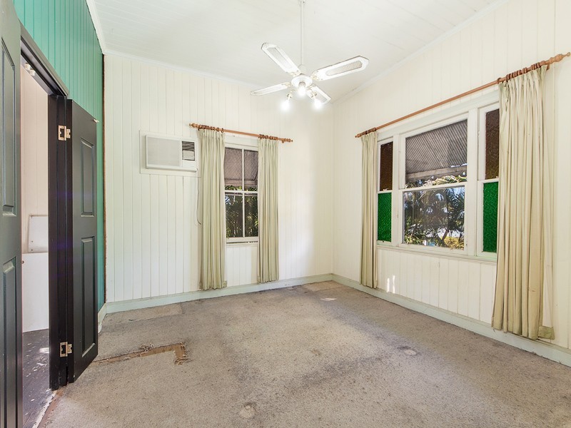 80 Blackstone Road, Silkstone QLD 4304