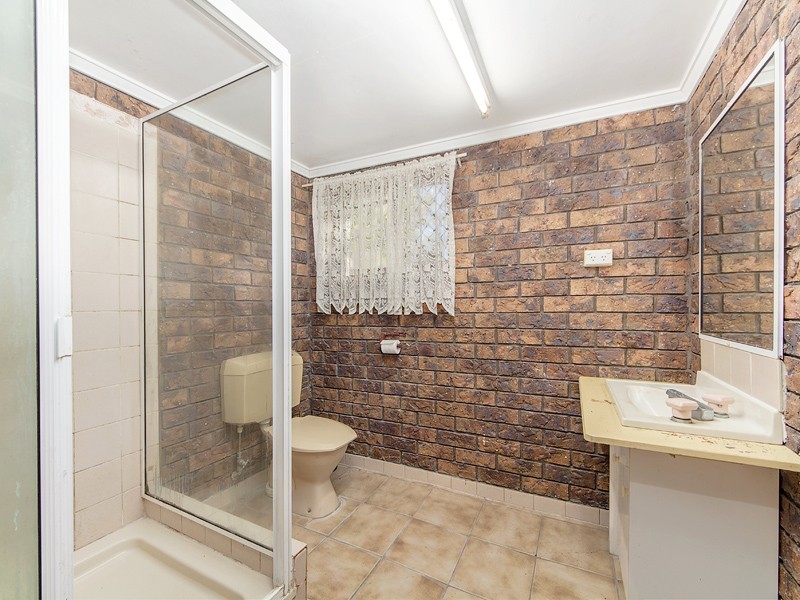 80 Blackstone Road, Silkstone QLD 4304