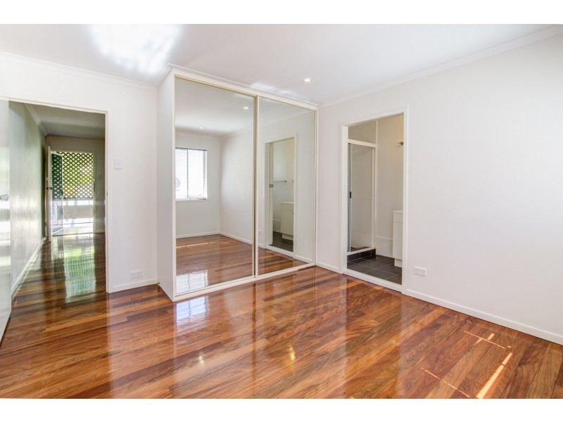 2/15 Cedar Street, Greenslopes QLD 4120