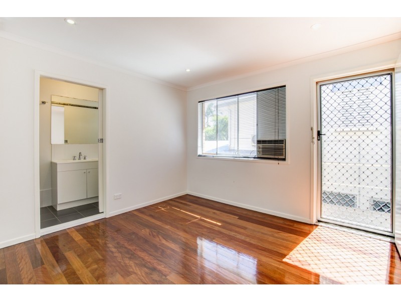 2/15 Cedar Street, Greenslopes QLD 4120