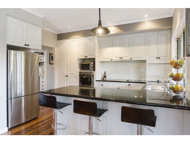 20 Cromwell Cl, Brookfield QLD 4069