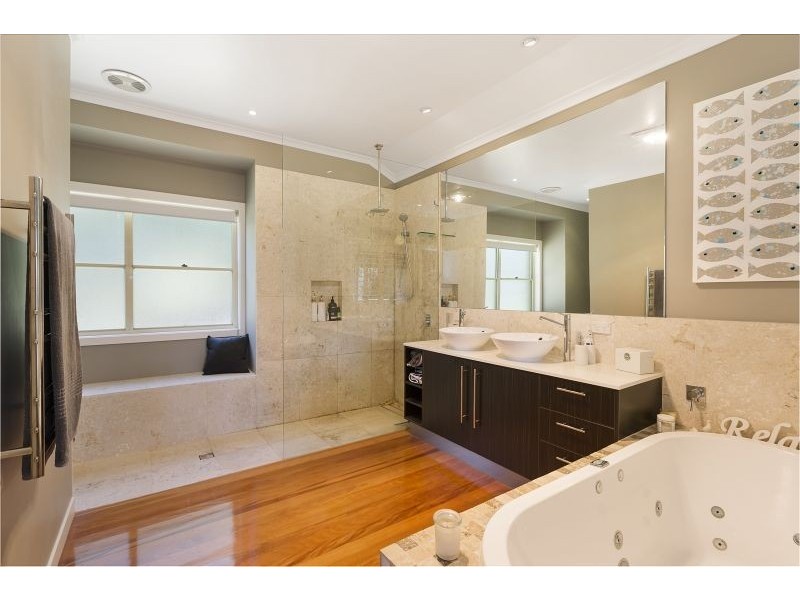 20 Cromwell Cl, Brookfield QLD 4069