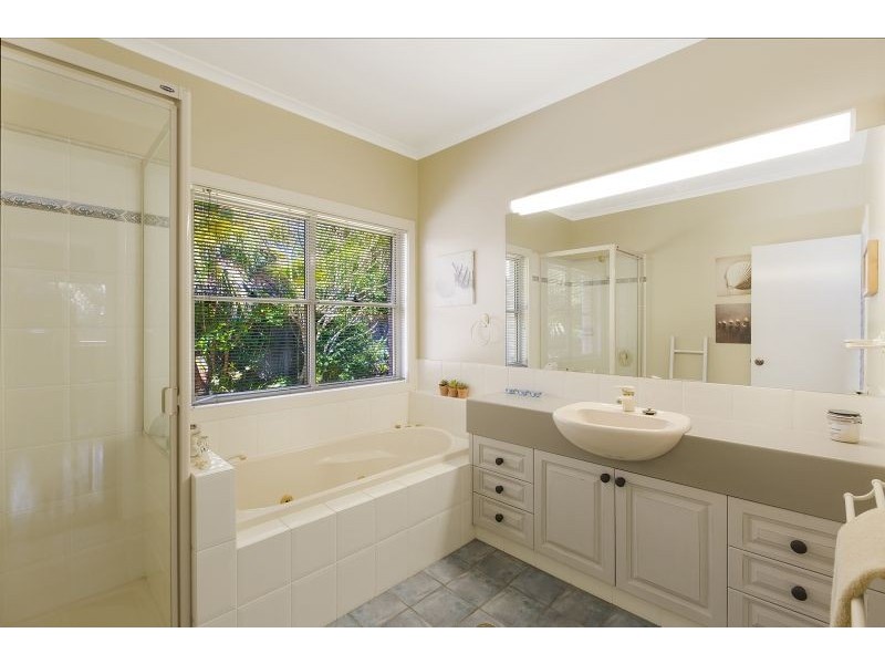 20 Cromwell Cl, Brookfield QLD 4069