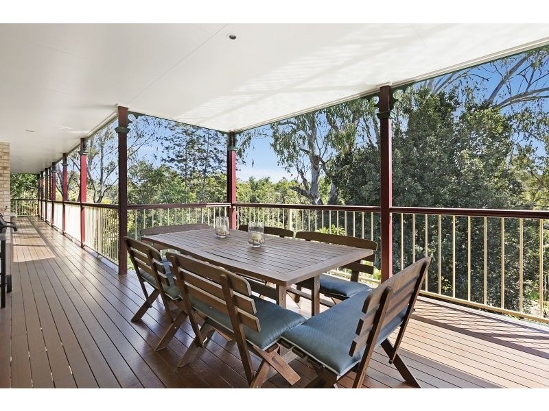 20 Cromwell Cl, Brookfield QLD 4069