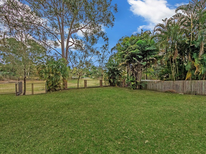 160 College Road, Karana Downs QLD 4306