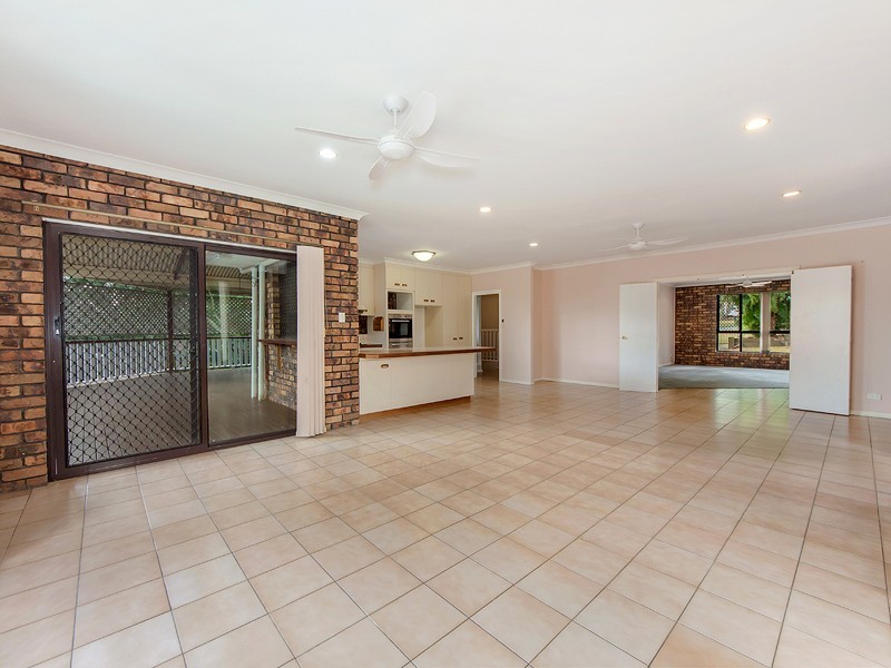 160 College Road, Karana Downs QLD 4306