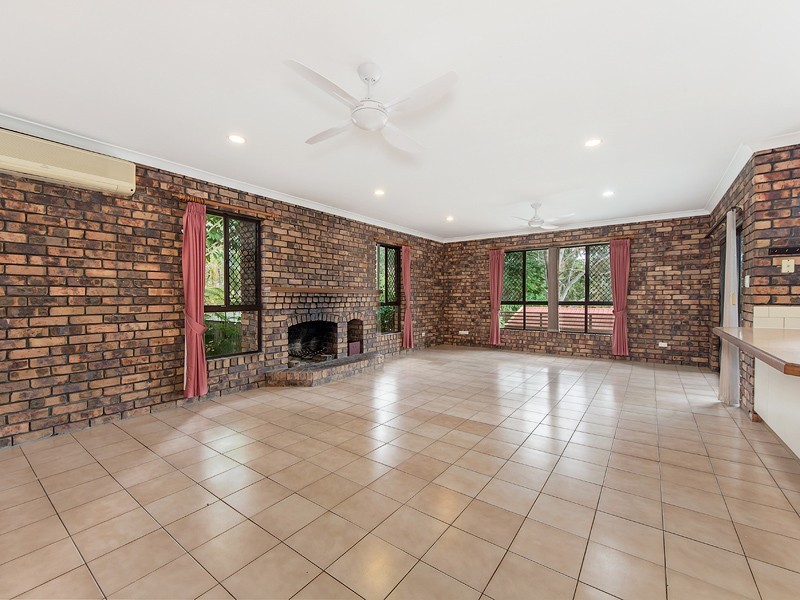 160 College Road, Karana Downs QLD 4306