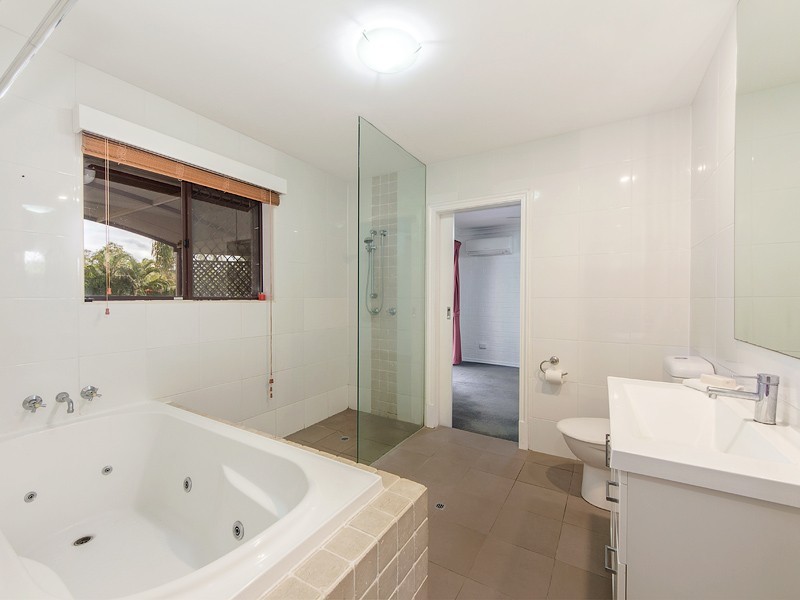 160 College Road, Karana Downs QLD 4306