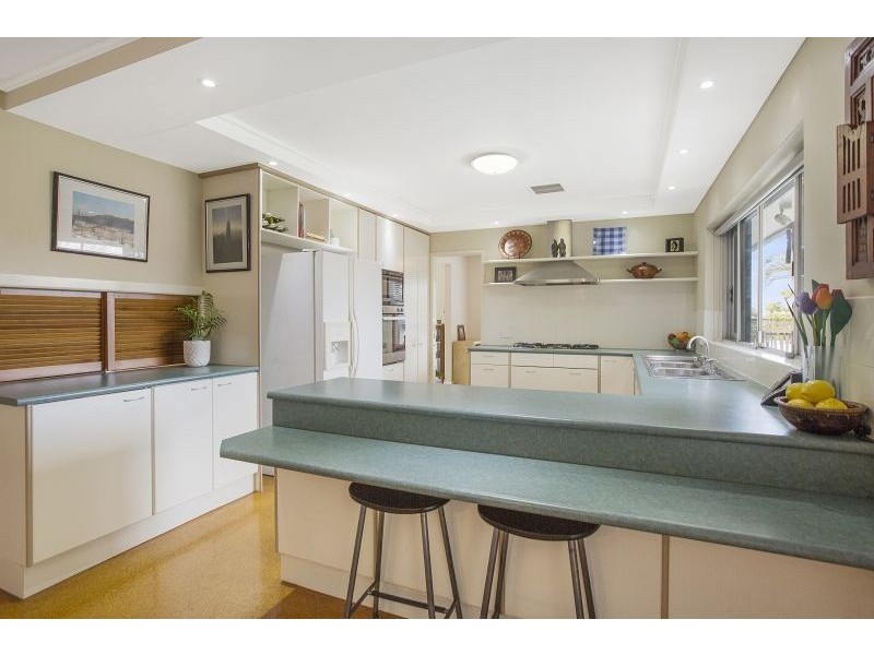 2 Ramor Street, Kenmore QLD 4069