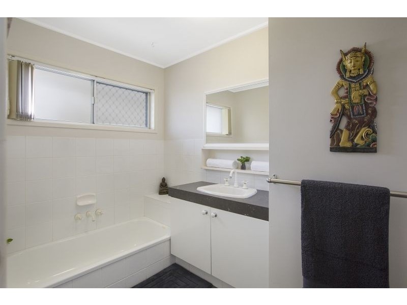 2 Ramor Street, Kenmore QLD 4069