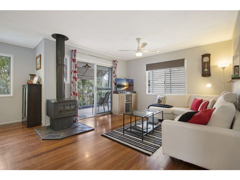 3 Kenhaven St, Kenmore QLD 4069