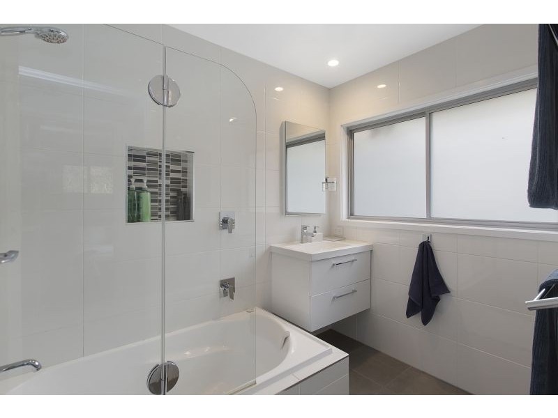 3 Kenhaven St, Kenmore QLD 4069