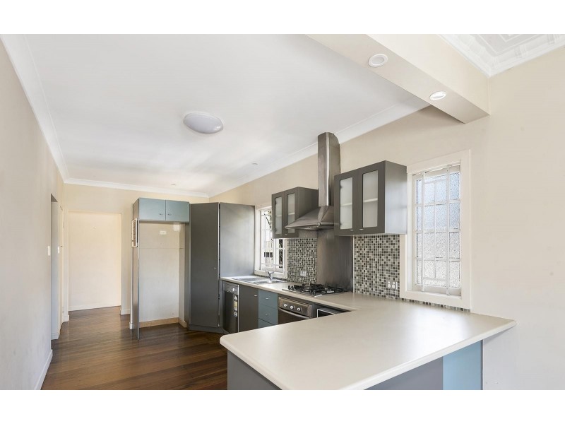 10 Newcross Street, Indooroopilly QLD 4068