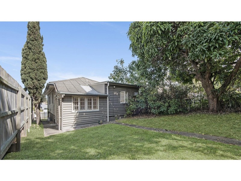 10 Newcross Street, Indooroopilly QLD 4068
