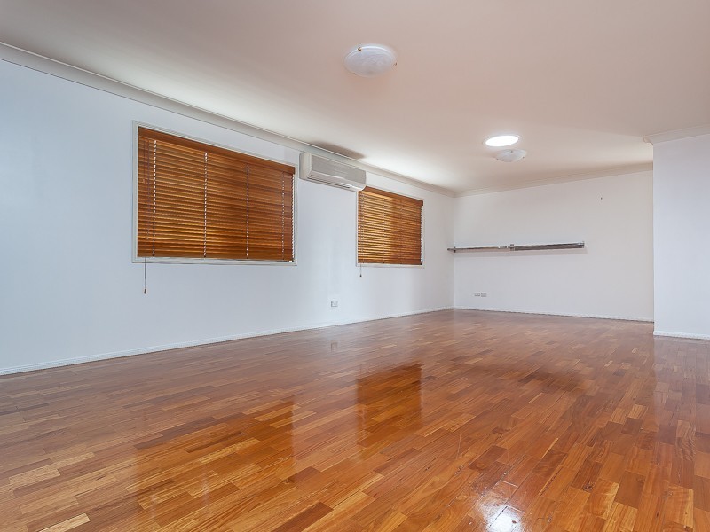 32 Greenford Street, Chapel Hill QLD 4069