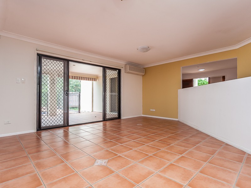 32 Greenford Street, Chapel Hill QLD 4069