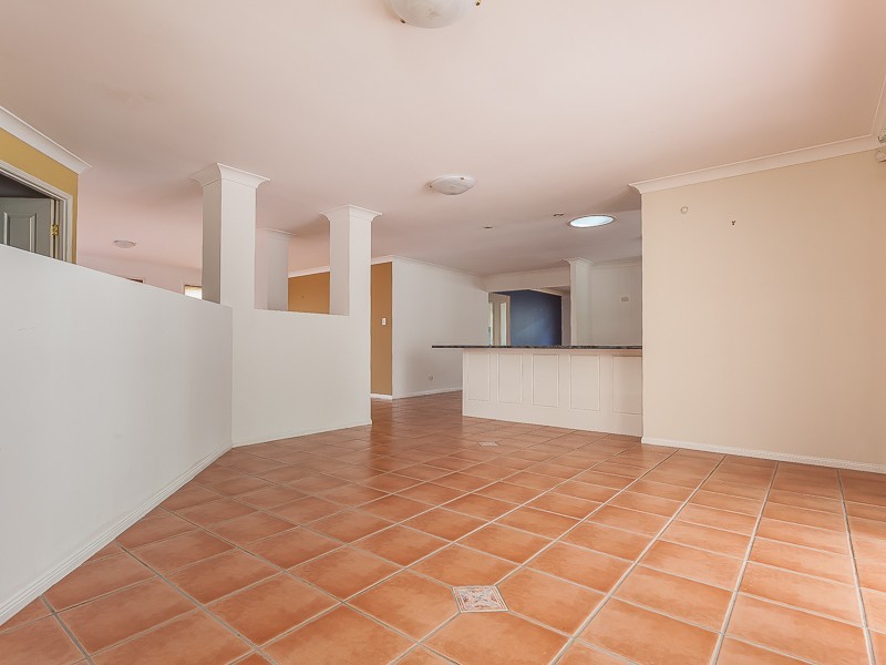 32 Greenford Street, Chapel Hill QLD 4069