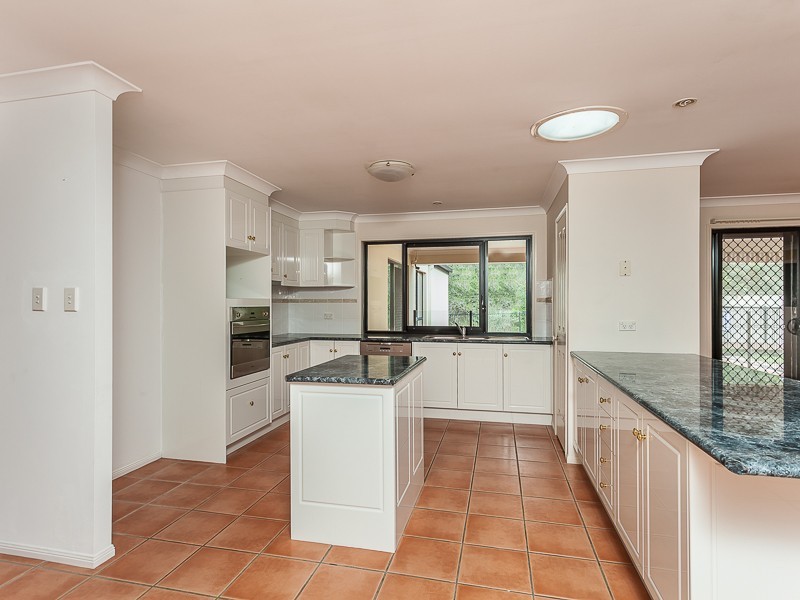 32 Greenford Street, Chapel Hill QLD 4069