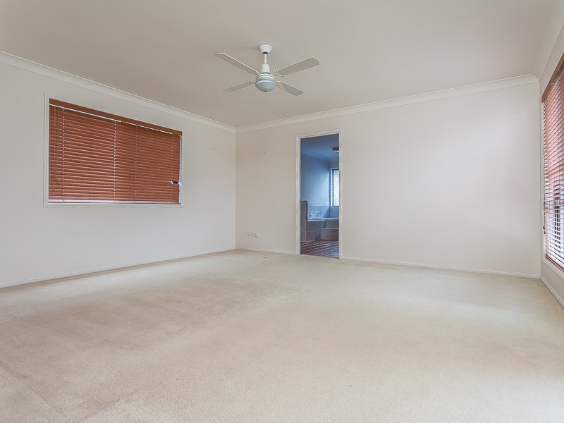 32 Greenford Street, Chapel Hill QLD 4069