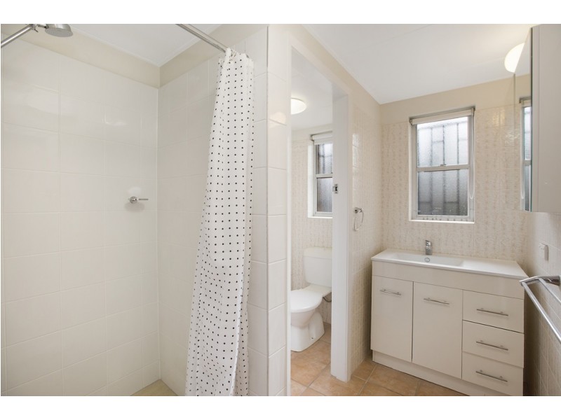 2/21 Glen Road, Toowong QLD 4066