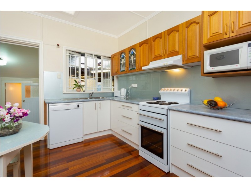 82 Mawson Street, Stafford Heights QLD 4053