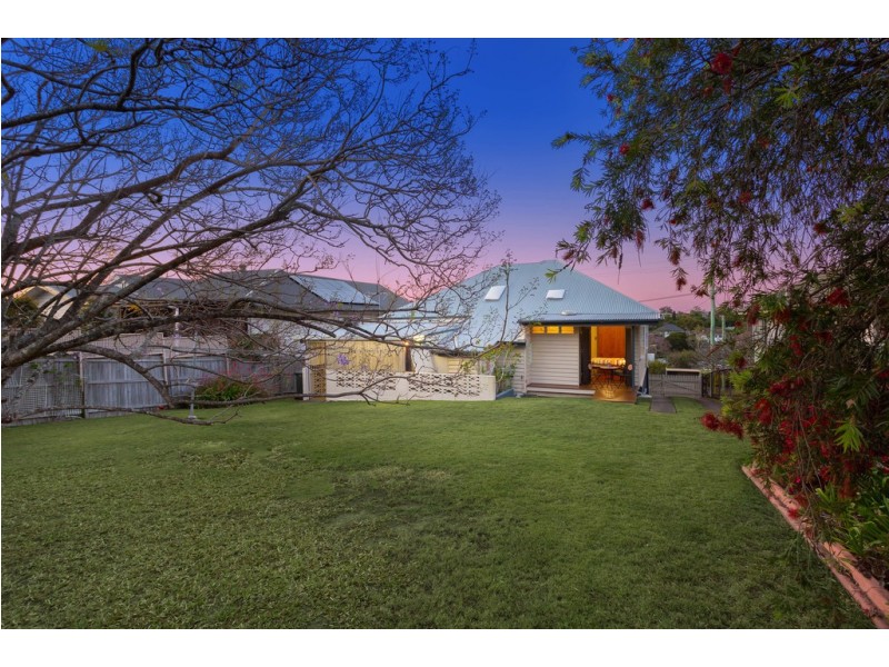 82 Mawson Street, Stafford Heights QLD 4053