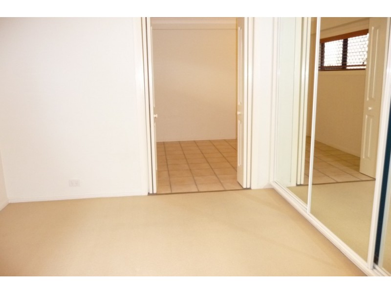 1/31 Sisley Street, St Lucia QLD 4067