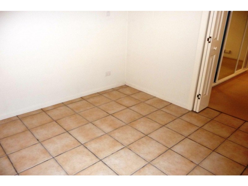 1/31 Sisley Street, St Lucia QLD 4067