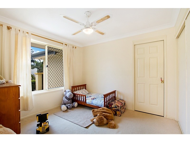 37 Lakeside Circut, Sinnamon Park QLD 4073