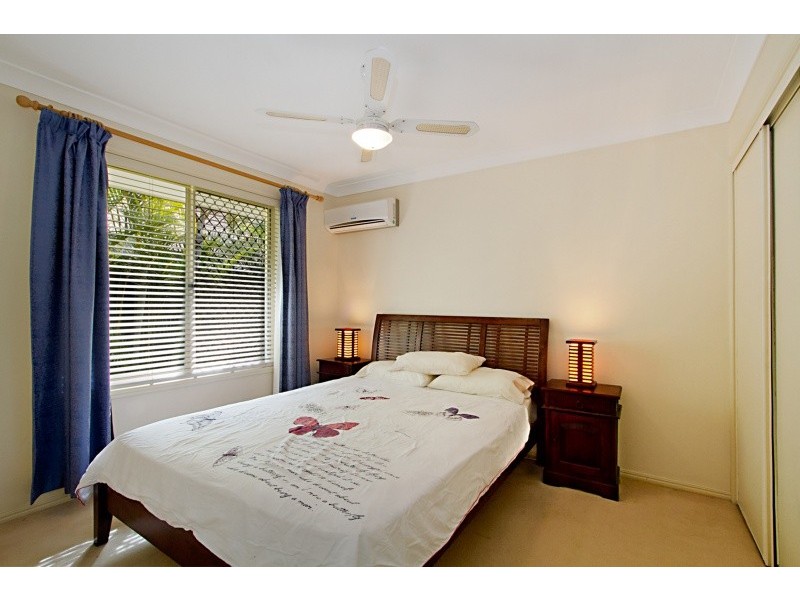 37 Lakeside Circut, Sinnamon Park QLD 4073