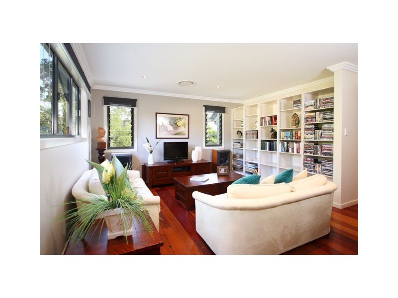 15 Amberelle Place, Chapel Hill QLD 4069
