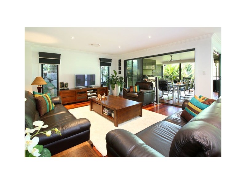 15 Amberelle Place, Chapel Hill QLD 4069