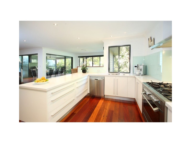 15 Amberelle Place, Chapel Hill QLD 4069