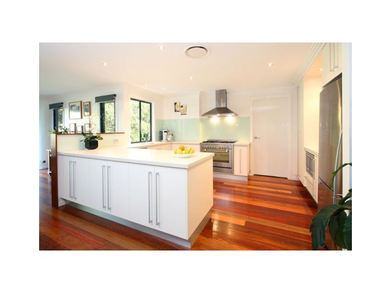 15 Amberelle Place, Chapel Hill QLD 4069