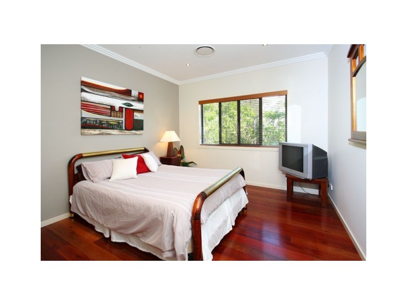 15 Amberelle Place, Chapel Hill QLD 4069