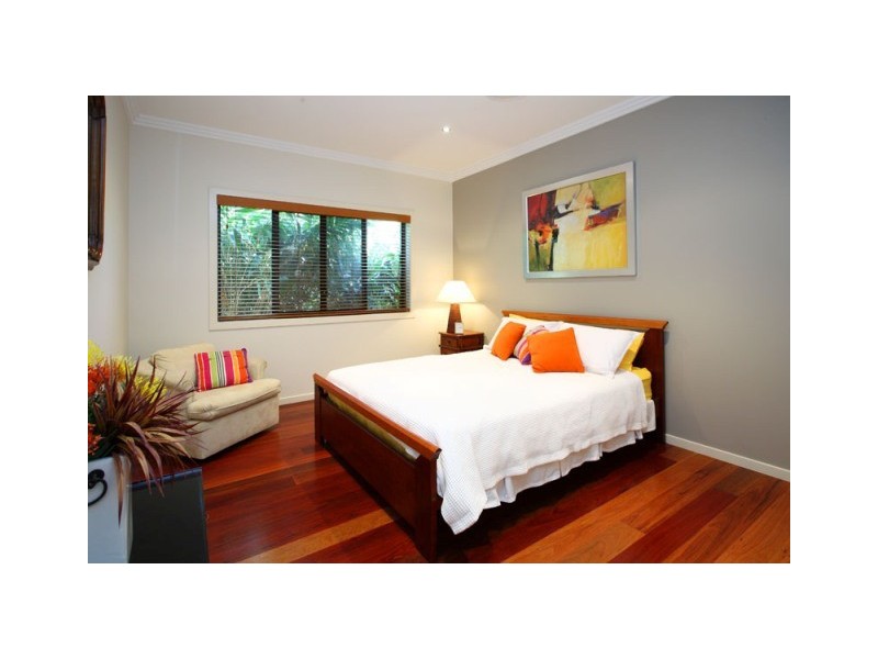 15 Amberelle Place, Chapel Hill QLD 4069