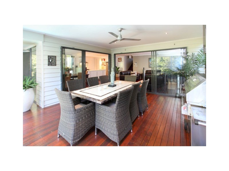 15 Amberelle Place, Chapel Hill QLD 4069