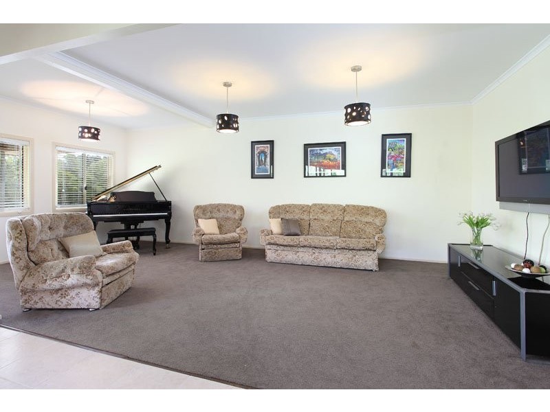 353 Gold Creek Road, Brookfield QLD 4069