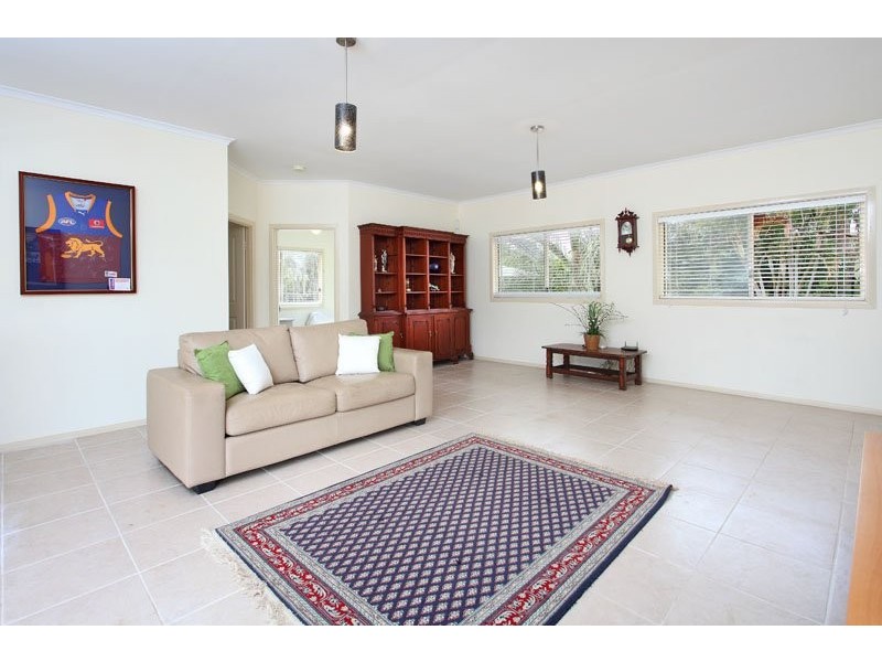 353 Gold Creek Road, Brookfield QLD 4069