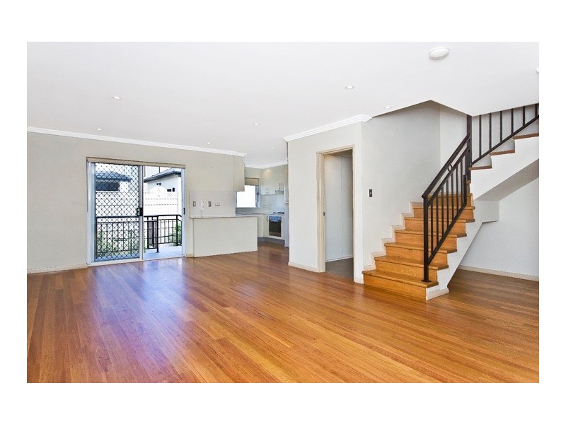 2/4 Pine Ave, Earlwood NSW 2206